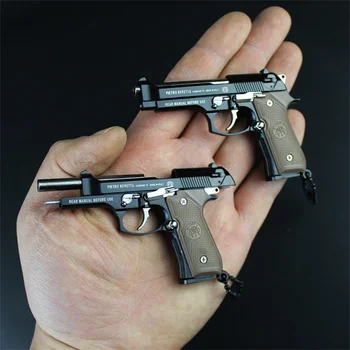 NOVÝ 1:3 Multitypes Anti-stres Hračky, Kovovú Pištoľ Pištoľ Keychain Miniatúrny Model Beretta 92F Colt 1911 Glock 17 Narodeninám